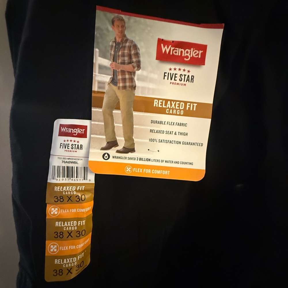 Men's Wrangler Relaxed Black Cargo Pants (36x30) - Picture 5 of 9